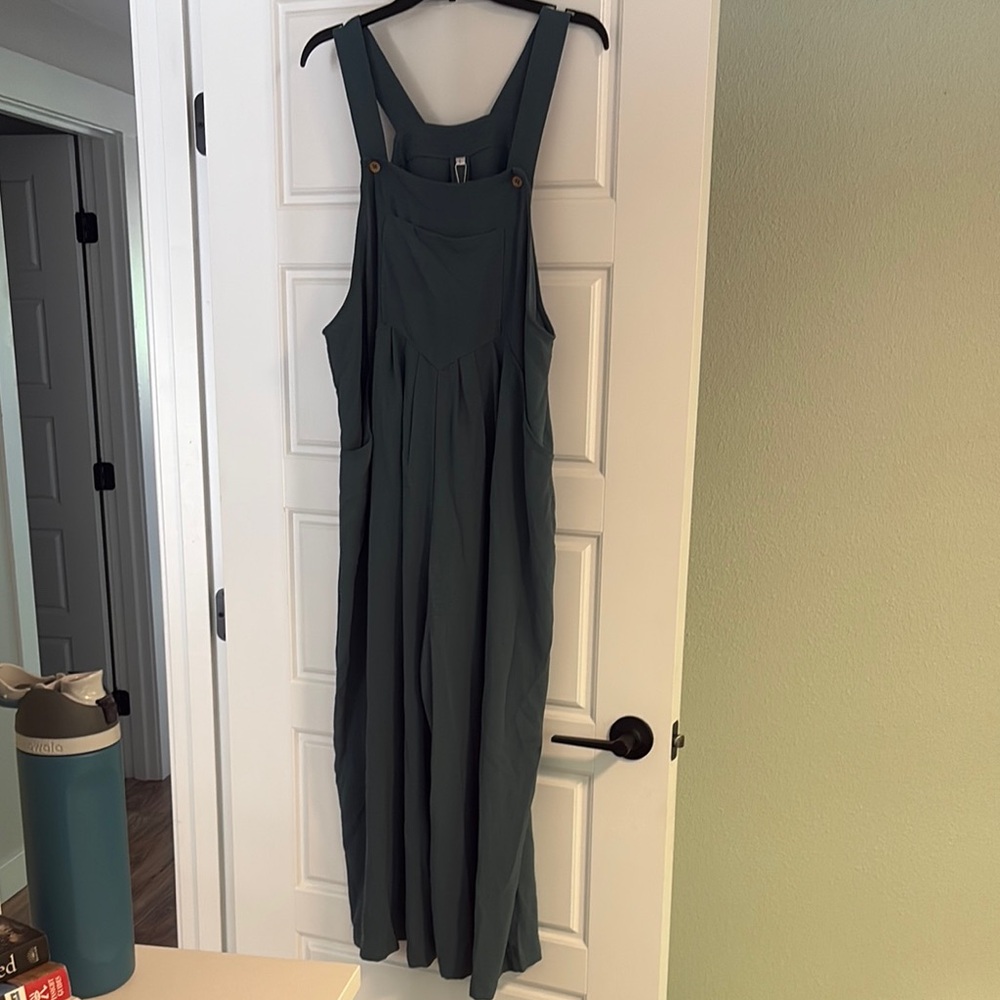 NWT Wide Legged Jumper with pockets